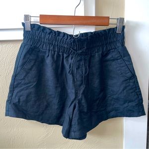 Black casual short